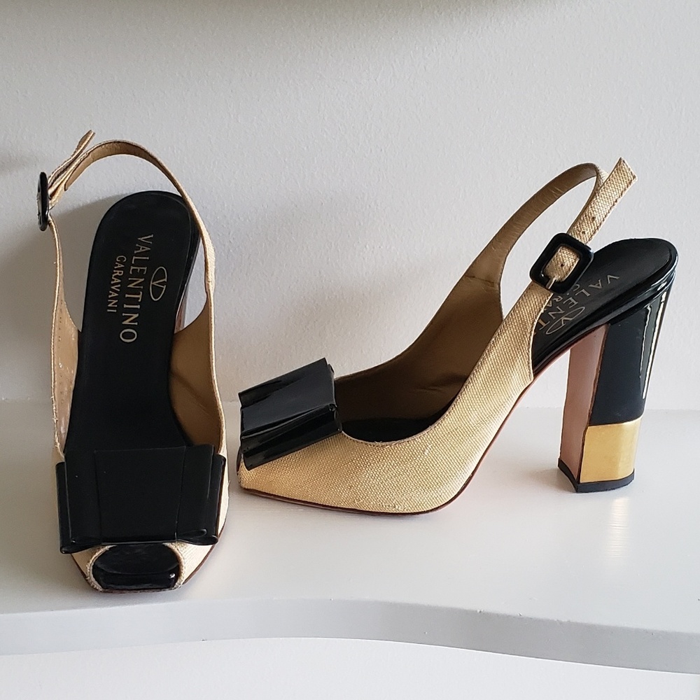 Valentino pumps w/black bow